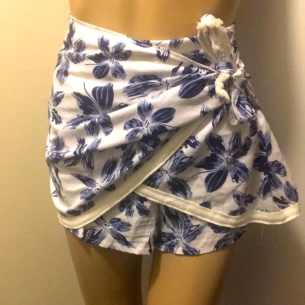 Women’s White & Blue Wrap around skort skirt with shorts built in underneath